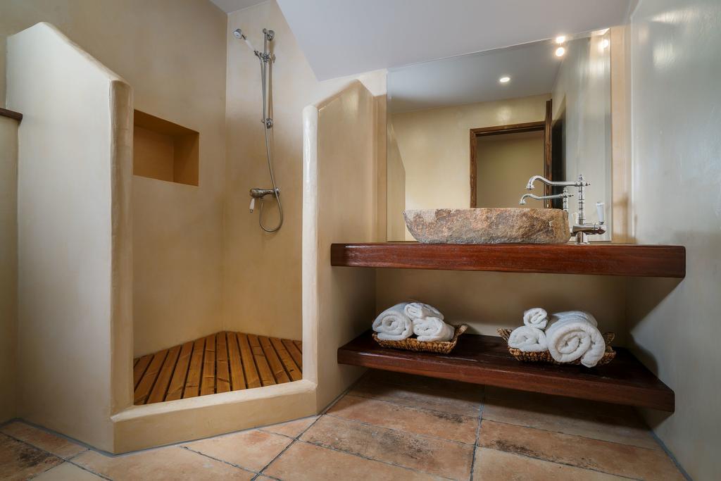 Amara Villa Anafonítria